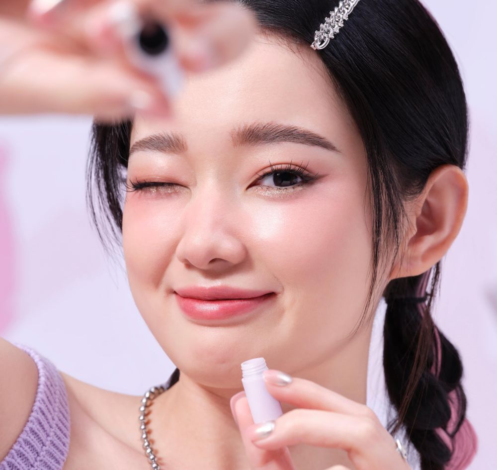 03. Like A Pro! Shockproof DuraBrow Pomade model